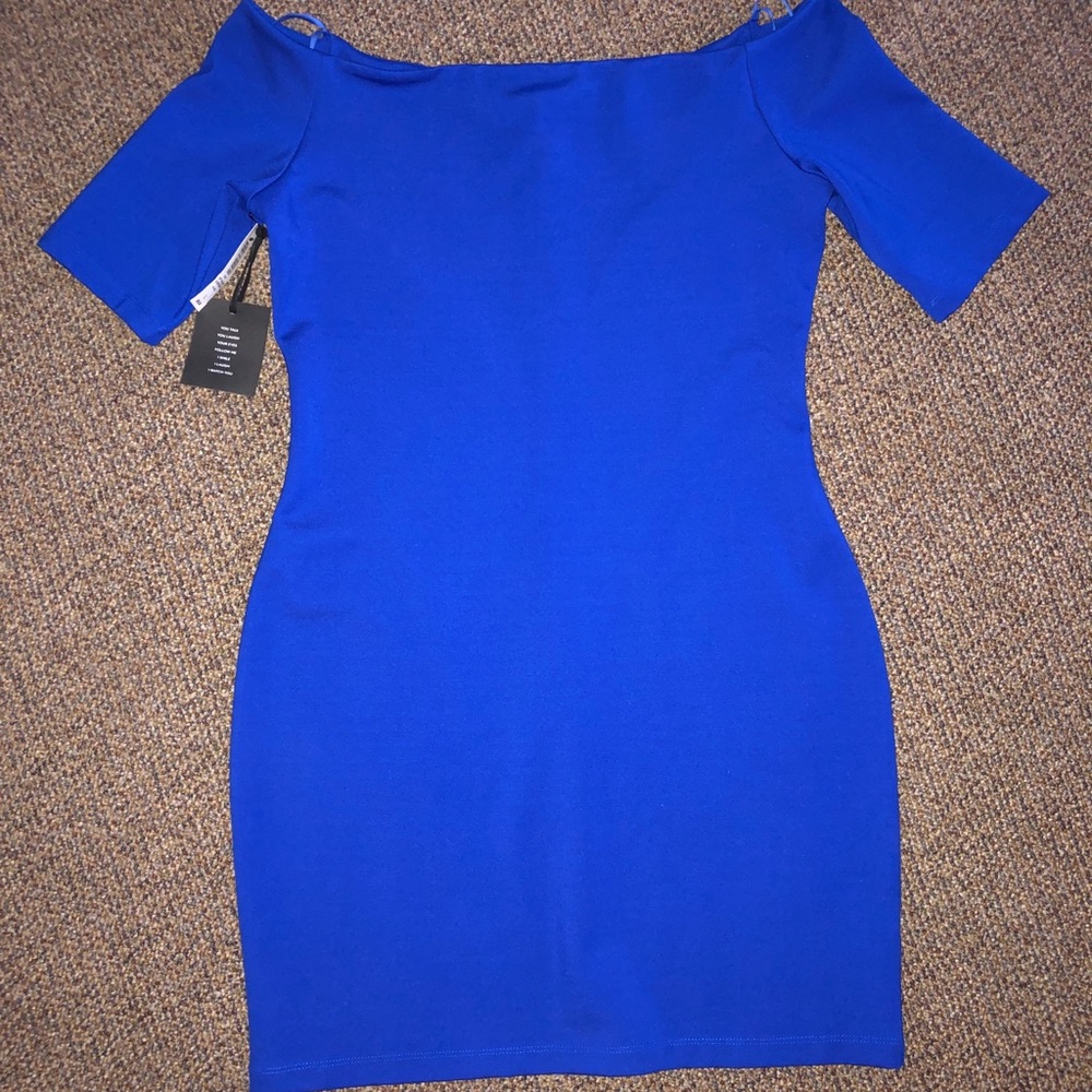 NWT Aritzia Talula Off the Shoulder Dress